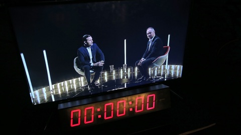 Moderátor pořadu Jaromír Soukup a poslanec Petr Gazdík (STAN).