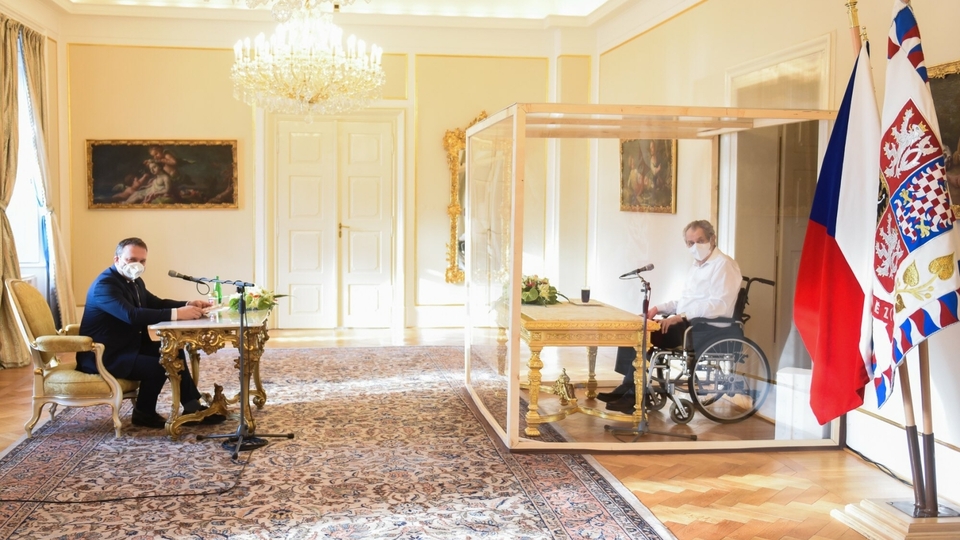 Prezident Miloš Zeman (vpravo) přijal 3. prosince 2021 na zámku v Lánech na Kladensku kandidáta na ministra práce a sociálních věcí Mariana Jurečku (KDU-ČSL).