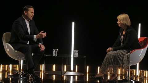 Moderátor pořadu Jaromír Soukup a místopředsedkyně Senátu České republiky Jitka Seitlová (KDU-ČSL).