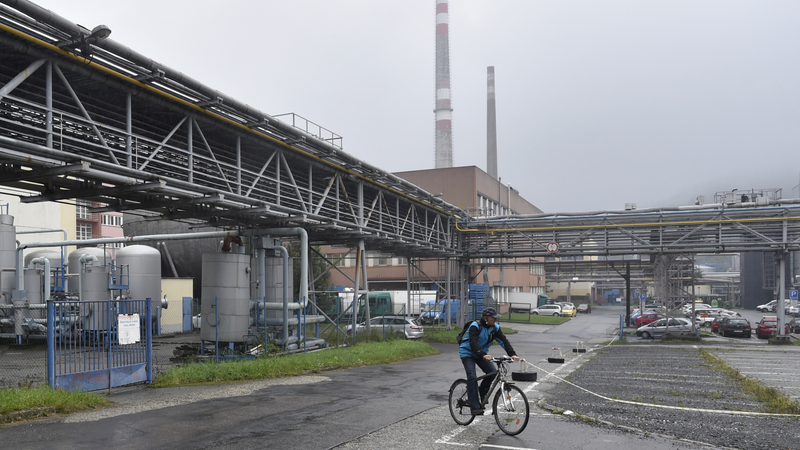 Kyanid, který způsobil úhyn desítek tun ryb v Bečvě, mohl pocházet z kanálu vedoucího do řeky z areálu bývalé Tesly v Rožnově pod Radhoštěm (na snímku z 1. října 2020). Takové podezření má Česká inspekce životního prostředí (ČIŽP) na základě odebraných vzorků.