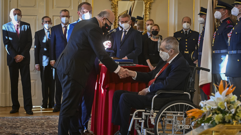 Prezident Zeman v Lánech jmenoval členy nové vlády premiéra Fialy.