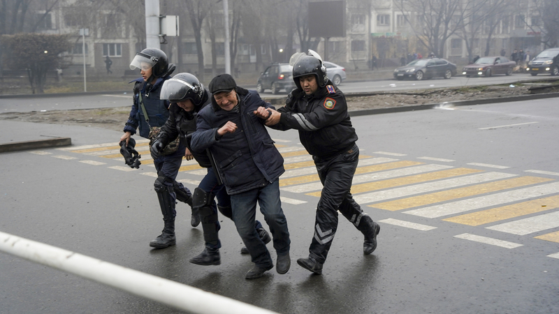 Pouliční nepokoje v Kazachstánu. 