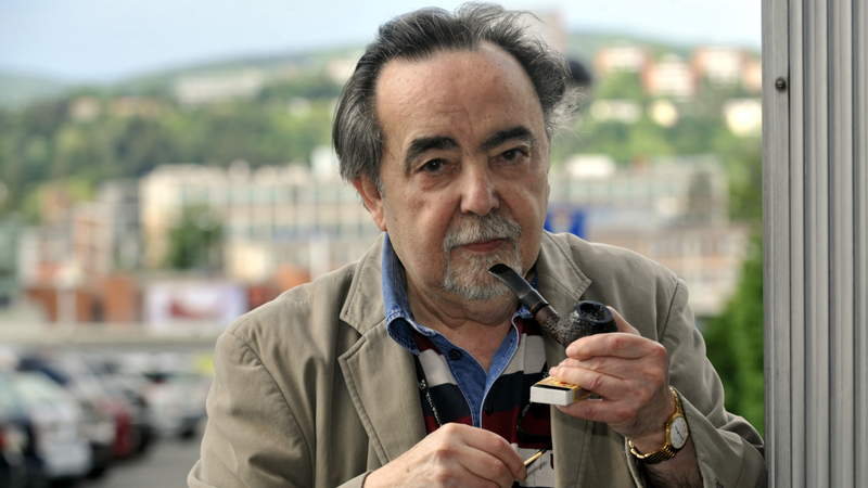 Ve věku 82 let zemřel 9. ledna 2022 filmový režisér Dušan Klein (na snímku z 30. května 2015). Byl mimo jiné tvůrce série filmů o "básnících". 