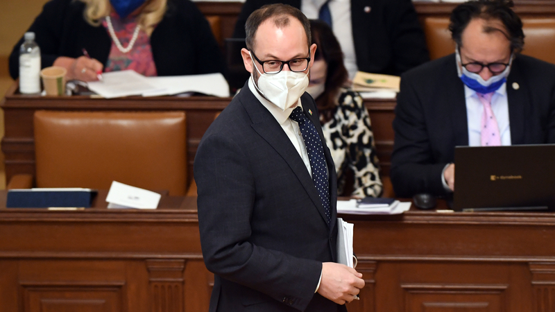 Místopředseda hnutí STAN Jan Farský na schůzi Sněmovny 12. ledna 2022 v Praze.