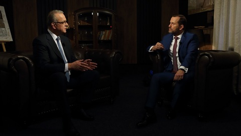 Moderátor pořadu Jaromír Soukup a bývalý poslanec Miroslav Kalousek (TOP 09).