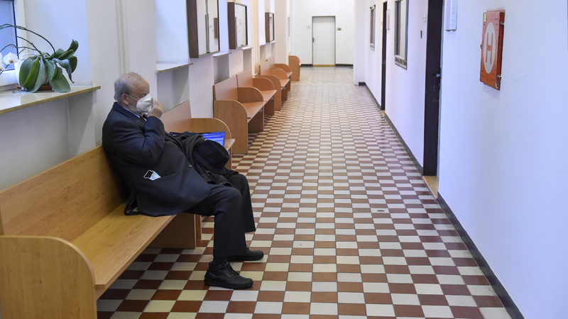 Krajský soud v Ostravě se 26. ledna 2022 zabýval případem někdejšího ředitele Dopravního podniku Ostrava Františka Kořínka a jeho náměstka Radoslava Hanzelky (na snímku). Podle obžaloby se dopustili trestných činů při zadávání zakázky na modernizaci tramvají či nákupu nových trolejbusů pro potřeby ostravského dopravního podniku.