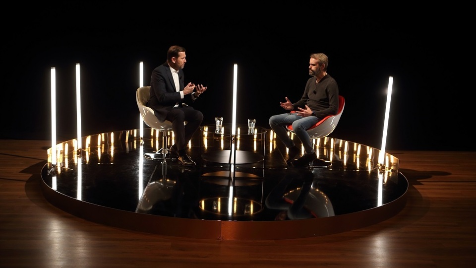 Moderátor pořadu Jaromír Soukup a lídr občanského hnutí Přísaha Robert Šlachta.