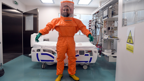 Biobox pro hospitalizaci pacientů s vysoce nakažlivou nemocí byl představen 2. února 2022 v Praze na Klinice infekčních nemocí Fakultní nemocnice Bulovka.