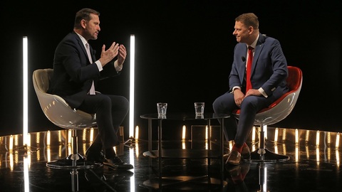 Moderátor pořadu Jaromír Soukup a prezident Svazu obchodu a cestovního ruchu Tomáš Prouza.