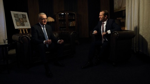 Moderátor pořadu Jaromír Soukup a bývalý poslanec Miroslav Kalousek (TOP 09).