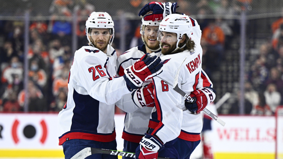 Český obránce Michal Kempný (vpravo) se raduje ze vstřelené branky.