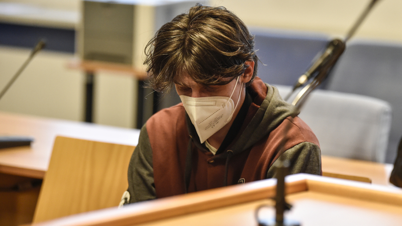 Obžalovaný Roman Valigura v síni zlínské pobočky Krajského soudu Brno, který se 2. listopadu 2021 začal zabývat jeho případem. Muž na protialkoholní záchytné stanici v Kroměříži škrtil prostěradlem mladíka.