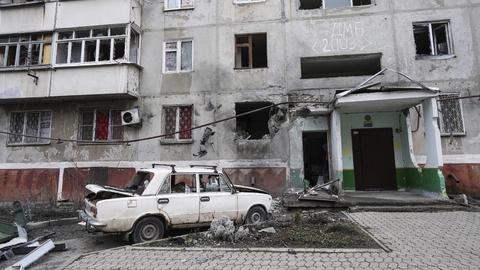 Bojem zasažené město Mariupol na jihovýchodě Ukrajiny.