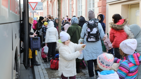 Uprchlíci z Ukrajiny na cestě do bezpečí.