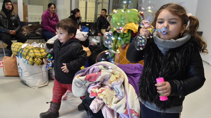 Obchodníci zaměstnali první uprchlíky z Ukrajiny, problémem je péče o děti.