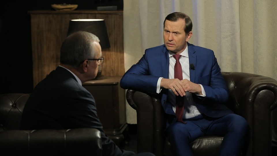 Moderátor pořadu Jaromír Soukup a bývalý poslanec Miroslav Kalousek (TOP 09).