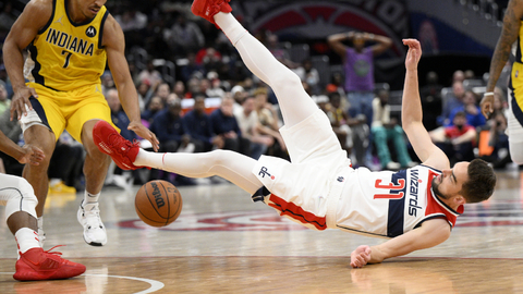 Český basketbalista ve službách Washingtonu Tomáš Satoranský. 