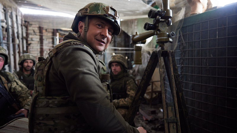 Ukrajinský prezident Volodymyr Zelenskyj získal nejvyšší české státní vyznamenání Řád bílého lva.