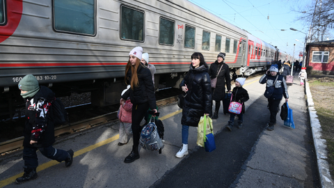Evakuace ukrajinských civilistů z oblastí zasažených válkou.