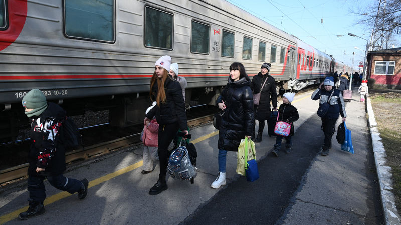 Evakuace ukrajinských civilistů z oblastí zasažených válkou.