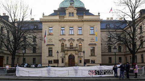 Protest proti závislosti Česka na ruském plynu pořádaný hnutím Limity jsme my, 10. března 2022, Praha.