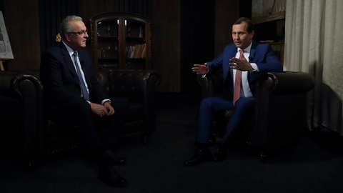 Moderátor pořadu Jaromír Soukup a bývalý poslanec Miroslav Kalousek (TOP 09).