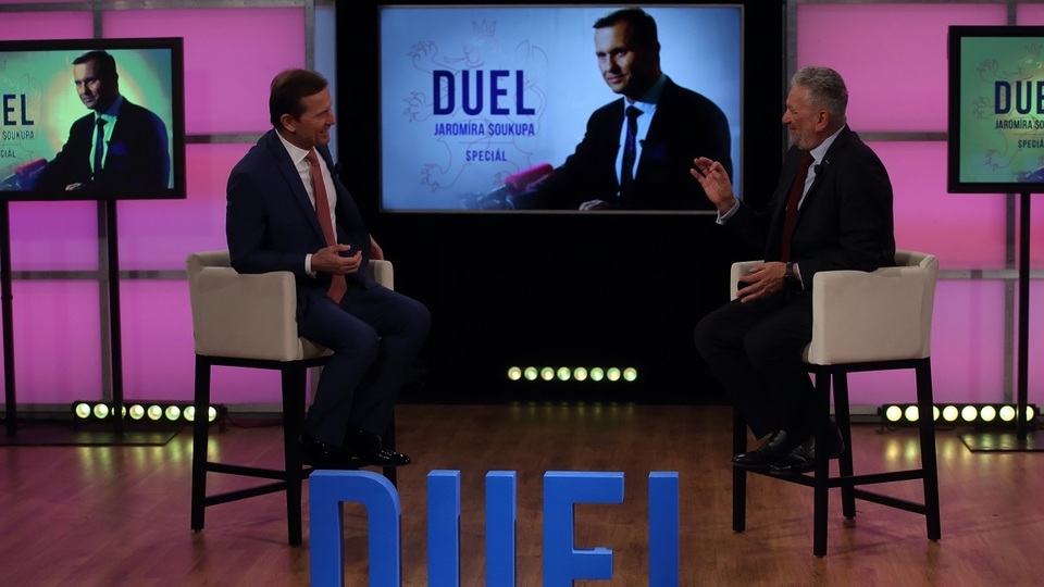Moderátor pořadu Jaromír Soukup a politik a sociolog Ivan Gabal.