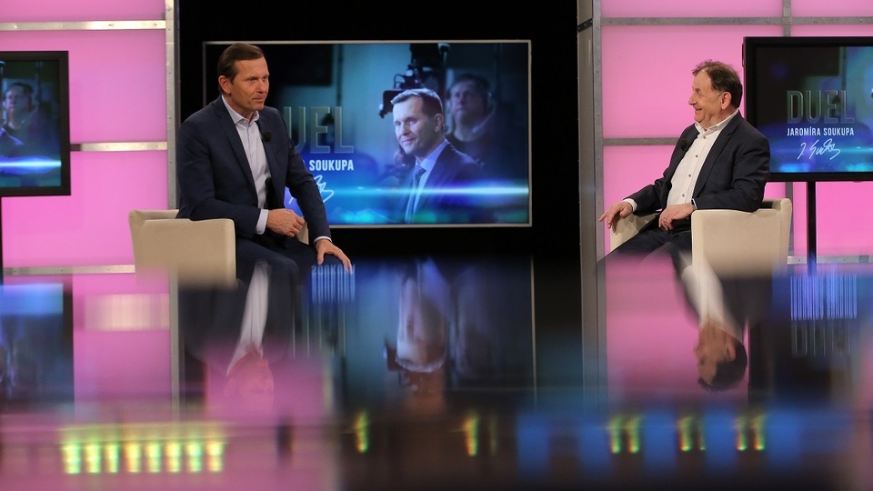 Moderátor pořadu Jaromír Soukup a bývalý diplomat a politik Michael Žantovský.