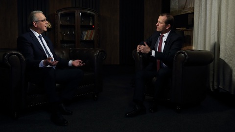 Moderátor pořadu Jaromír Soukup a bývalý poslanec Miroslav Kalousek (TOP 09).