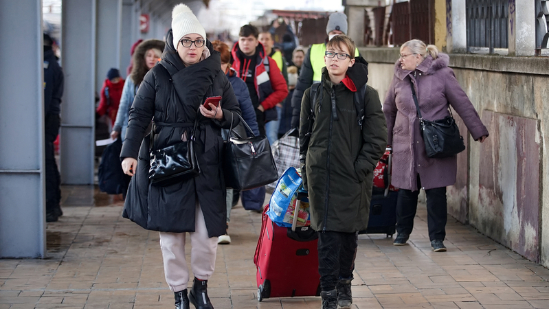 Váleční uprchlíci z Ukrajiny na cestě do bezpečí. 