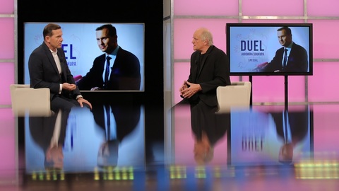 Moderátor pořadu Jaromír Soukup a hudebník a politik Michael Kocáb.