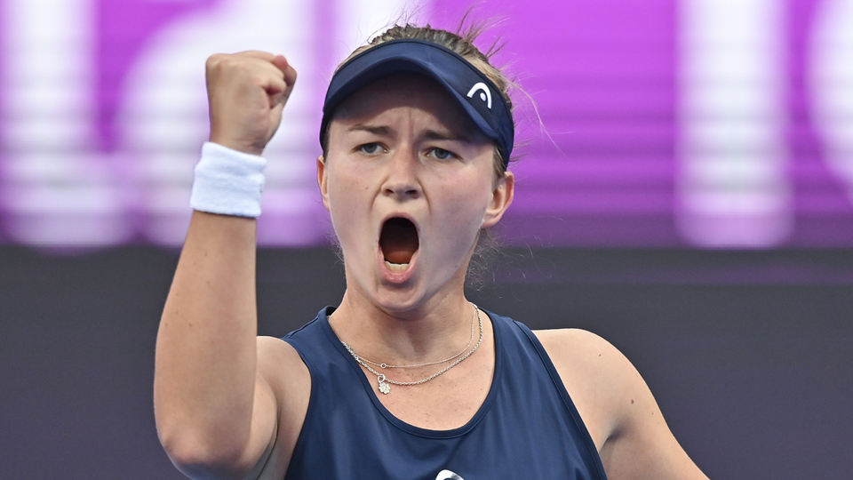 Barbora Krejčíková je i přes zdravotní pauzu opět dvojkou ve světovém tenisovém žebříčku. 