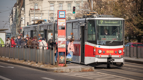 Tramvaj městské hromadné dopravy v Praze (ilustrační foto).