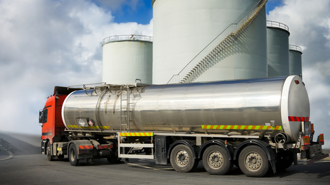 Cisterna s palivem (ilustrační foto).