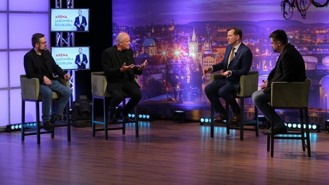 Moderátor pořadu Jaromír Soukup se svými hosty.