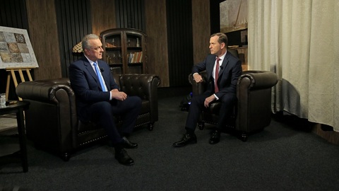 Moderátor pořadu Jaromír Soukup a bývalý poslanec Miroslav Kalousek (TOP 09).