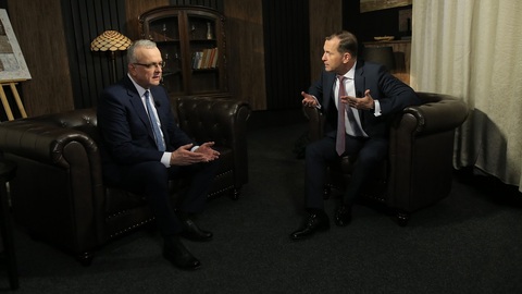 Moderátor pořadu Jaromír Soukup a bývalý poslanec Miroslav Kalousek (TOP 09).