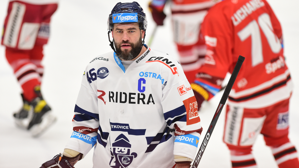 Hokejový obránce Roman Polák se rozhodl ve 36 letech ukončit aktivní kariéru. Bývalý český reprezentant, který odehrál téměř 900 zápasů v NHL, působil naposledy ve Vítkovicích a byl kapitánem extraligového týmu.