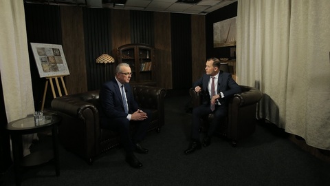 Moderátor pořadu Jaromír Soukup a bývalý poslanec Miroslav Kalousek (TOP 09).