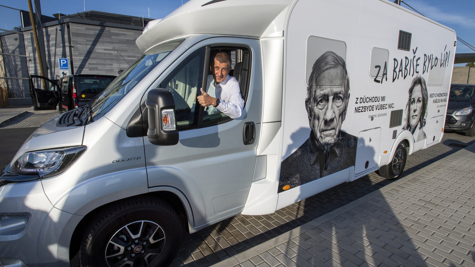 Předseda ANO Andrej Babiš zahajuje kampaň, na kterou se vydává v obytném vozu, 16. května 2022, Průhonice, u Prahy.