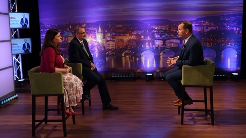 Moderátor pořadu Jaromír Soukup, poslankyně Jaroslava Pokorná Jermanová (ANO) a poslanec Pavel Žáček (ODS)..