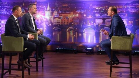 Zastupitel hl.m. Prahy Jan Wolf (KDU-ČSL), primátor hl.m. Prahy Zdeněk Hřib (Piráti) a moderátor pořadu Jaromír Soukup.