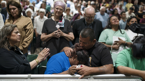 Řádění střelce na texaské škole policie zastavila až po více než hodině.