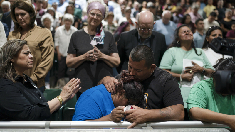 Řádění střelce na texaské škole policie zastavila až po více než hodině.