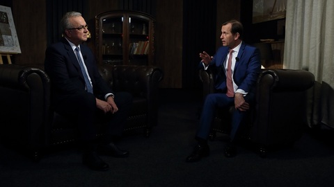 Moderátor pořadu Jaromír Soukup a bývalý poslanec Miroslav Kalousek (TOP 09).