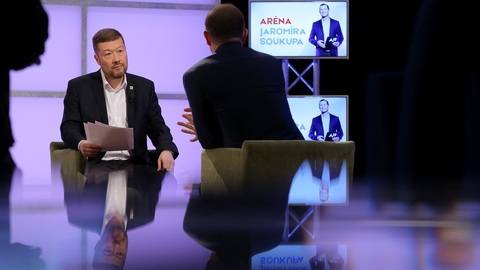 Poslanec a lídr hnutí SPD Tomio Okamura v Aréně Jaromíra Soukupa na TV Barrandov.