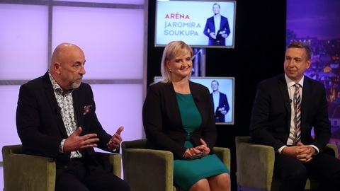 Zleva poslanec Vít Vomáčka (ODS), hejtmanka Středočeského kraje Petra Pecková (STAN) a poslanec David Šimek (KDU-ČSL).