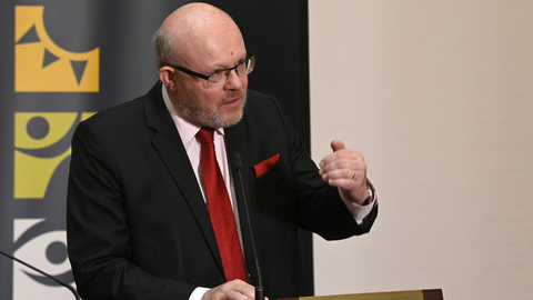 Ministr zdravotnictví Vlastimil Válek (TOP 09).