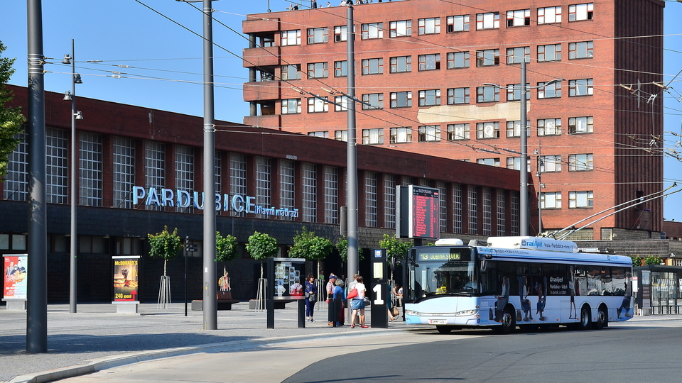 Autobus dopravního podniku města Pardubic (ilustrační foto).