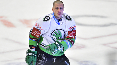 Hokejový obránce Martin Ševc (na snímku z 19. března 2022), který poslední tři sezony vedl jako kapitán Mladou Boleslav, ukončil ve 40 letech hráčskou kariéru.